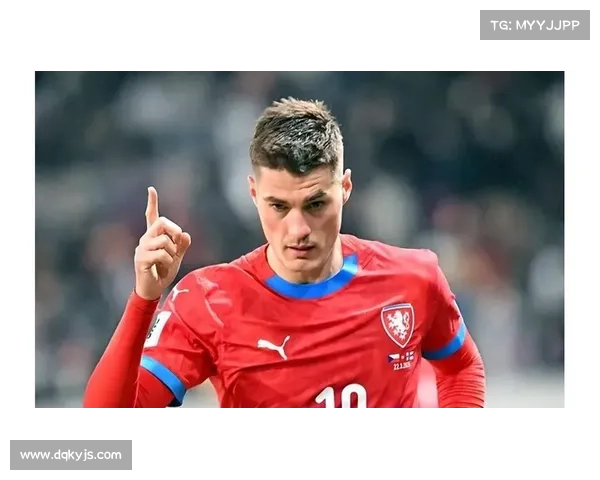 捷克门将传奇人物与全球足坛深远影响力的精彩历程